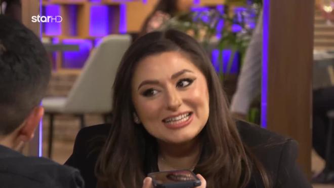 First Dates: Η Σοφία μίλησε στο κινητό με την υποψήφια πεθερά της