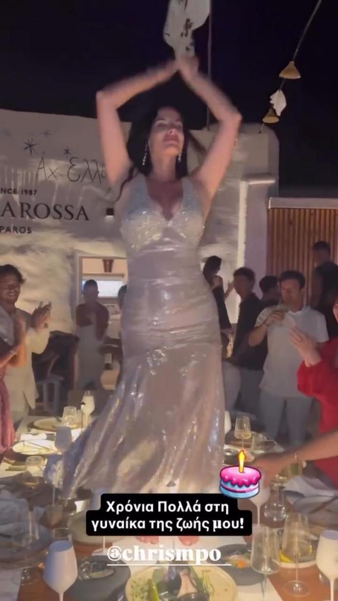 Χριστίνα Μπόμπα: Γενέθλια με glam, χορό πάνω στο τραπέζι