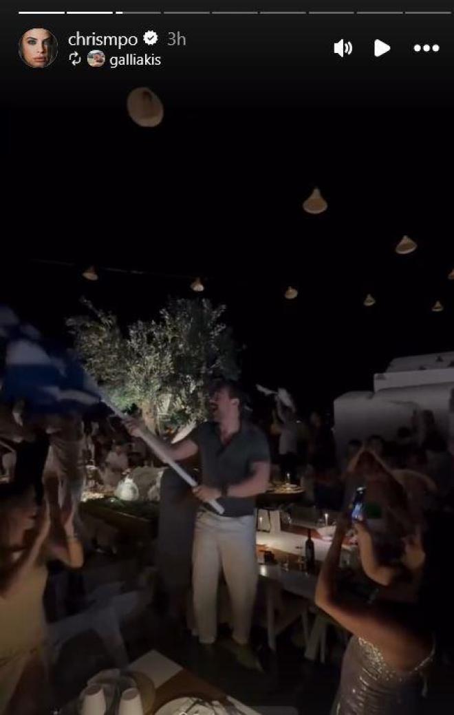 Χριστίνα Μπόμπα: Γενέθλια με glam, χορό πάνω στο τραπέζι