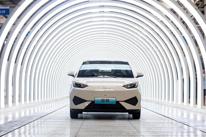 BYD: Ρεκόρ με την παραγωγή του εκατομμυριοστού DOLPHIN SURF