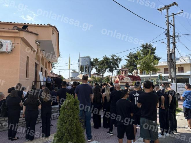 Λάρισα: Kηδεία 18χρονης που κατέρρευσε στο γυμναστήριο
