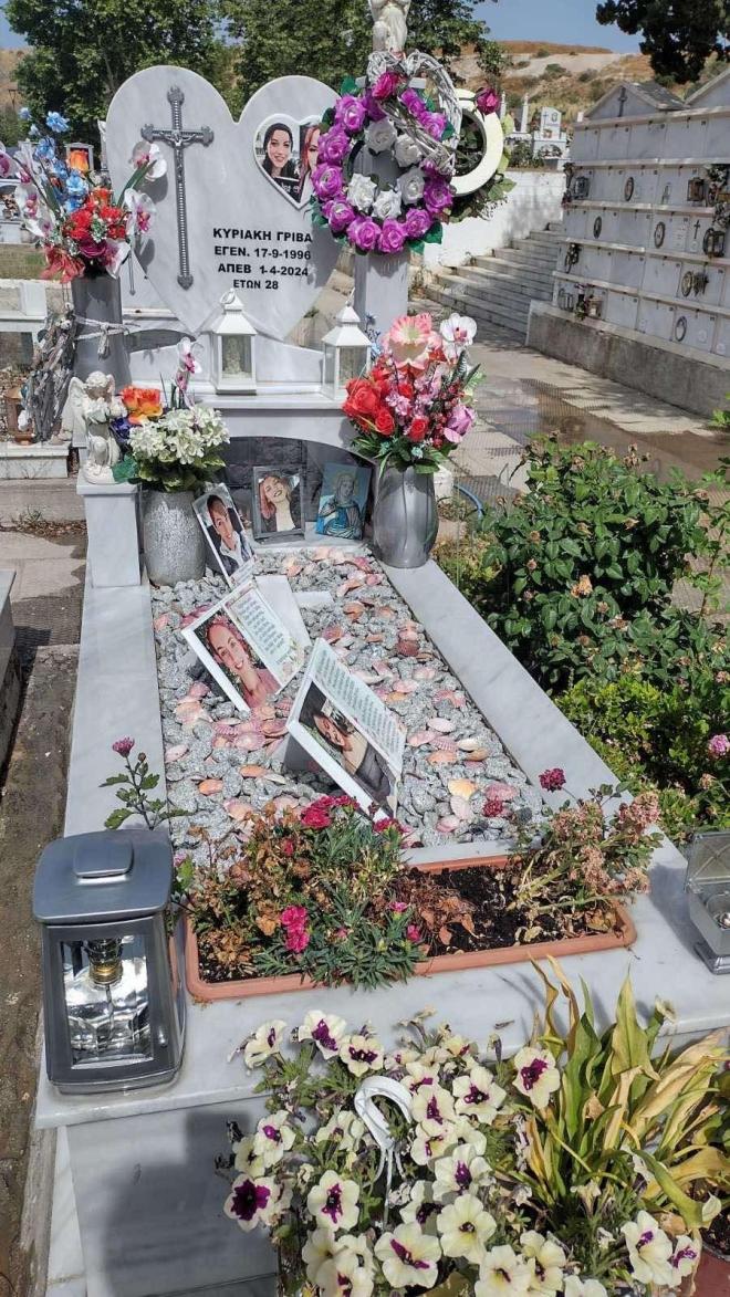Κυριακή Γρίβα: Η φωτογραφία με το μνήμα που έδωσε η μητέρα της στον δολοφόνο