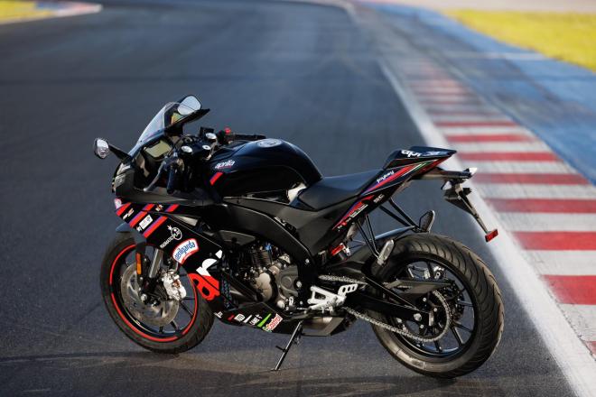 Πόσο κοστίζει η νέα Aprilia RS 125 GP Replica