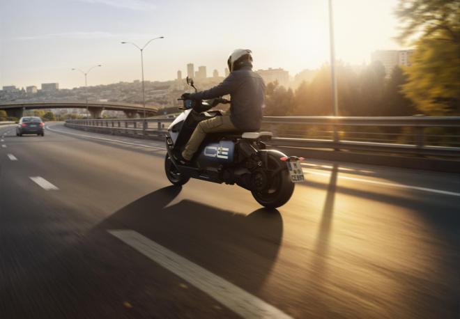 BMW CE 04: Τι πρέπει να γνωρίζετε για το νέο ηλεκτρικό scooter