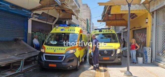 Ασθενοφόρα του ΕΚΑΒ στο Καπάνι για την πυρκαγιά 