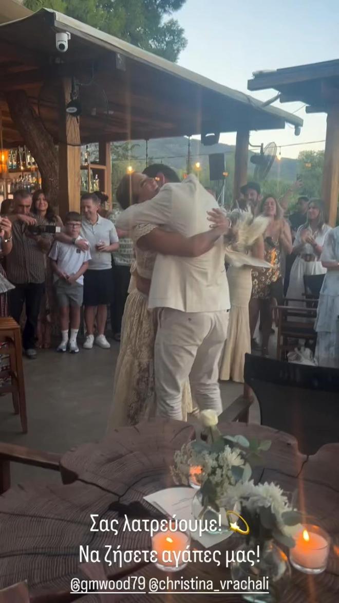 Beach wedding vibes: Το ατελείωτο γλέντι της Χριστίνας Βραχάλη