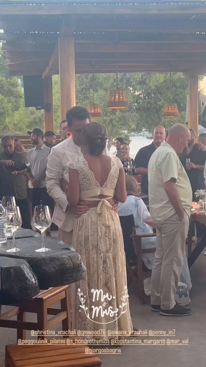 Beach wedding vibes: Το ατελείωτο γλέντι της Χριστίνας Βραχάλη