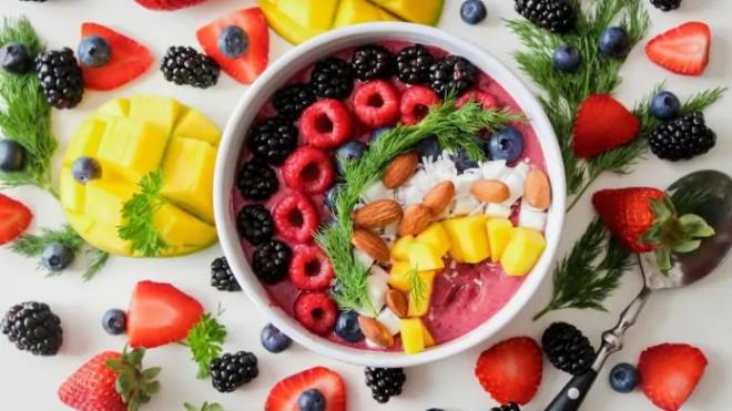 Aυτά είναι τα κορυφαία superfoods του καλοκαιριού