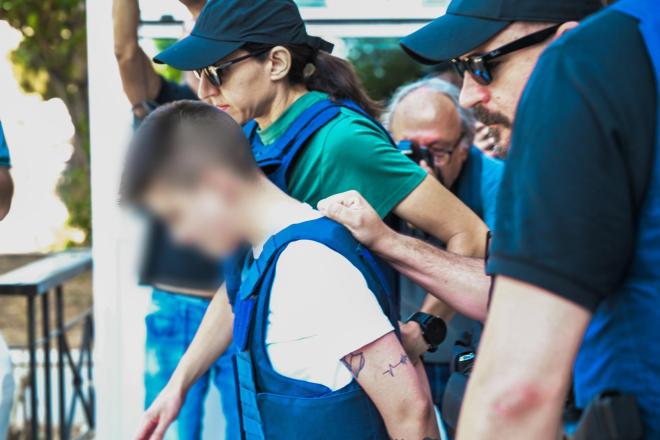 Με σκυμμένο κεφάλι και αλεξίσφαιρο γιλέκο οδηγήθηκε στα δικαστήρια η Ειρήνη Μουρτζούκου - Eurokinissi