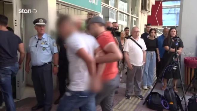 Η 14χρονη που βιάστηκε στον Πειραιά περιέγραψε στους αστυνομικούς πώς την παγίδεψαν και την κακοποίησαν σεξουαλικά
