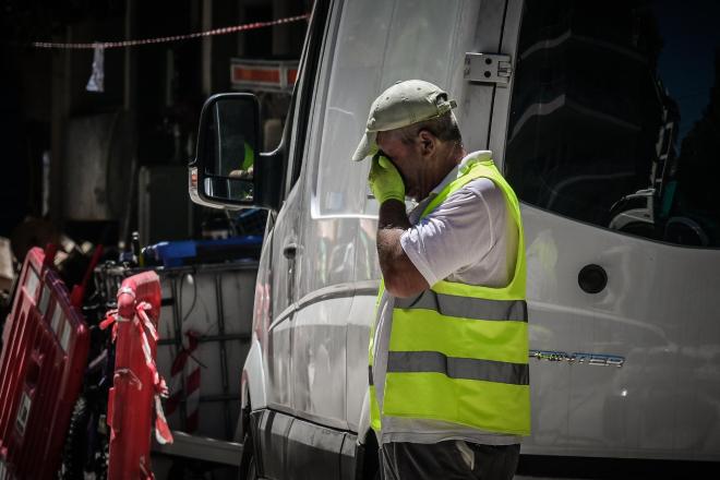 To υπουργείο Εργασίας εξέδωσε νέα εγκύκλιο για τα μέτρα προστασίας των εργαζομένων εν μέσω καύσωνα - Eurokinissi
