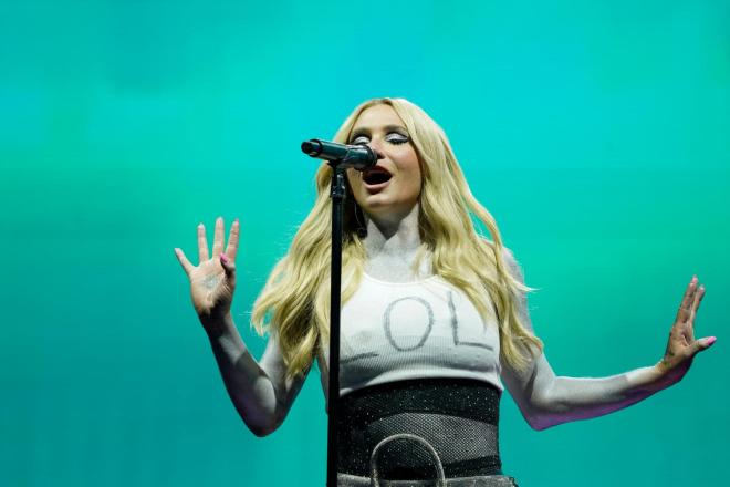 Kesha: Αποκαλύπτει το μυστικό για λαμπερή επιδερμίδα/ AP