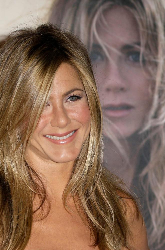 Η Aniston...ψηφίζει σπέρμα σολομού/AP