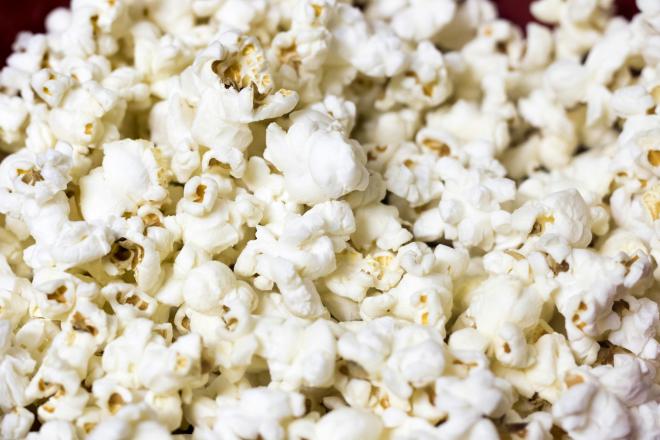 Mία υγιεινή επιλογή είναι και τα pop corn/ φωτογραφία από pexels 