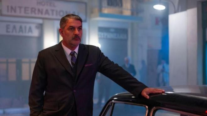 Ο Βασίλης Μπισμπίκης επιστρέφει τηλεοπτικά με τη σειρά Πόρτο Λεόνε