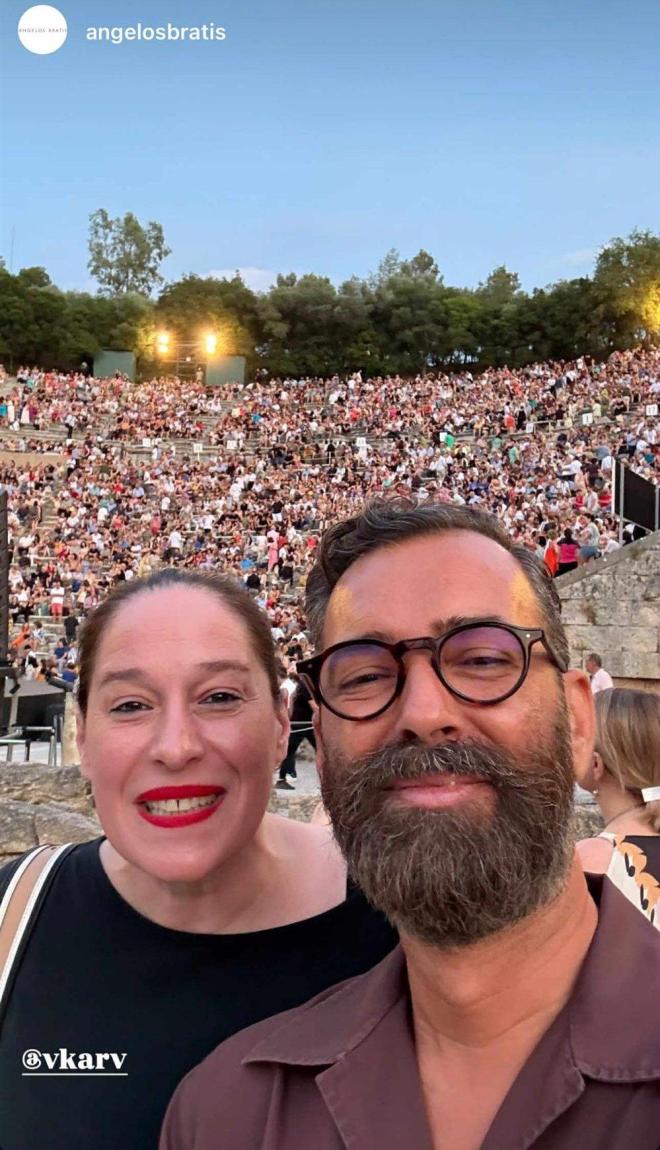 Selfie time για τη Βικτωρία Καρβούνη και τον Άγγελο Μπράτη
