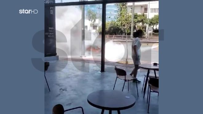 Βίντεο ντοκουμέντο από το φλεγόμενο όχημα στο Ψυχικό