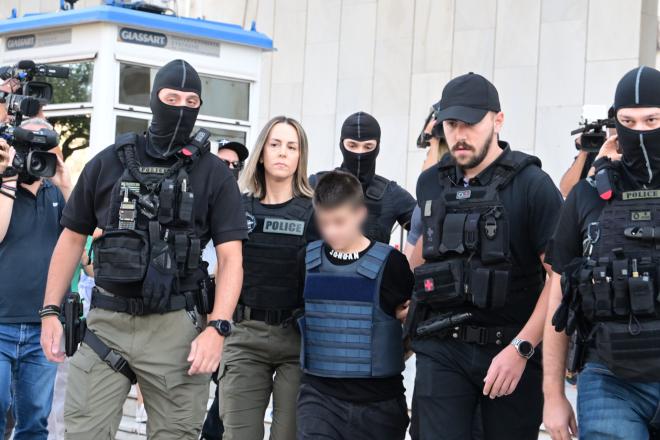 Ειρήνη Μουρτζούκου: Η έξοδος της από τη ΓΑΔΑ για τη μεταγωγή της στην Πάτρα/ Eurokinissi Τατιάνα Μπόλαρη