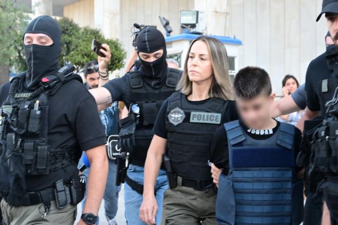 Ειρήνη Μουρτζούκου: Η έξοδος της από τη ΓΑΔΑ για τη μεταγωγή της στην Πάτρα/ Eurokinissi Τατιάνα Μπόλαρη