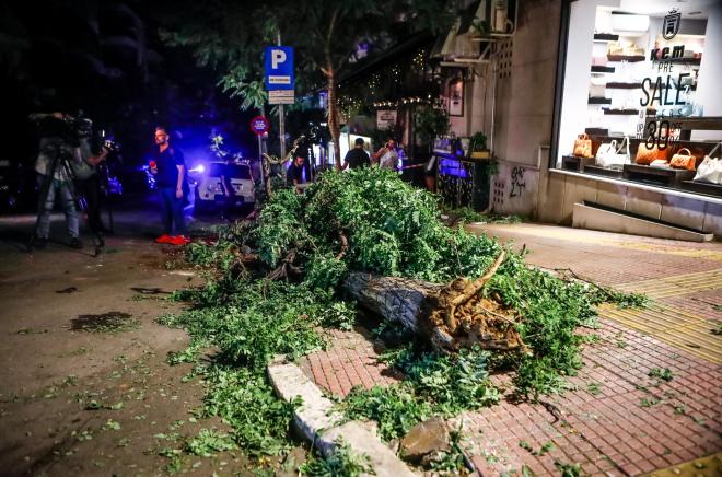 Κολωνάκι: Τζιπ έπεσε σε πεζούς έξω από εστιατόριο/ ΙΝΤΙΜΕ ΚΑΜΣΗΣ ΔΗΜΟΣΘΕΝΗΣ
