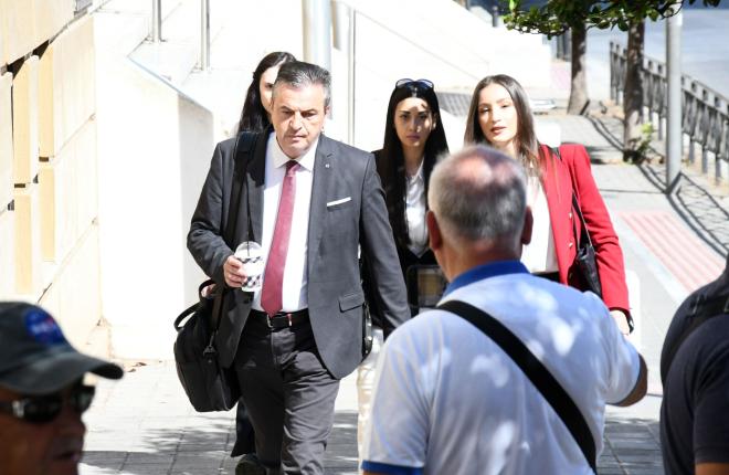 Ο  συνήγορος της Ειρήνης Μουρτζούκου, Νίκος Αλεξανδρής έξω από το δικαστικό μέγαρο Πάτρας/ ΙΝΤΙΜΕ ΑΛΕΞΟΠΟΥΛΟΣ ΑΝΔΡΕΑΣ