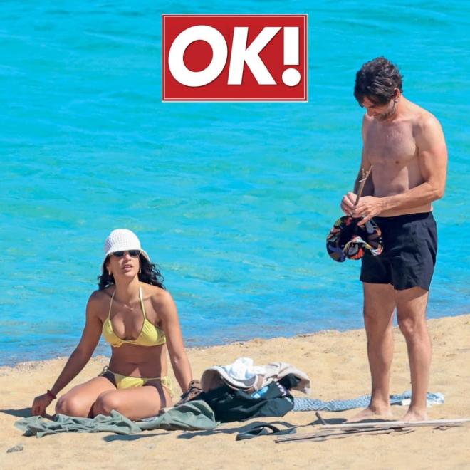 Σαμαρά - Παπασπηλιόπουλος: Μαζί στην παραλία Άγιος Σώστης στη Μύκονο/ πηγή περιοδικό ΟΚ!