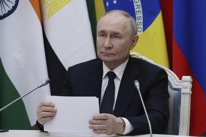Στάση αναμονής από την Ρωσία μετά τις απειλές Τραμπ για το Ουκρανικό