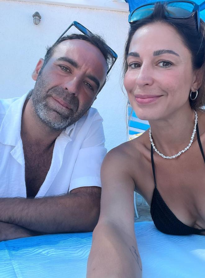 Η Summer selfie της Κατερίνας Παπουτσάκη με τον σύντροφό της, Θάνο Χατζόπουλο