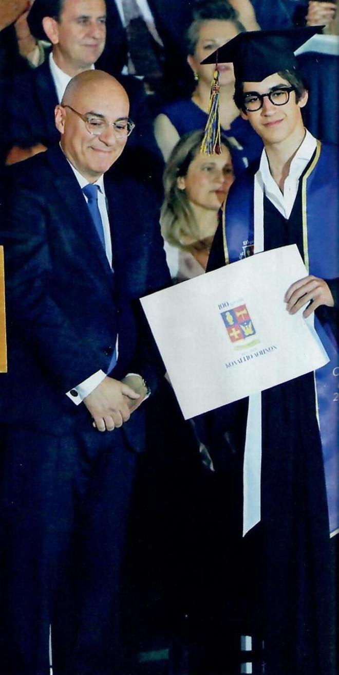 Περήφανοι γονείς! Τα παιδιά τους αποφοίτησαν κι ανέβασαν φωτογραφίες
