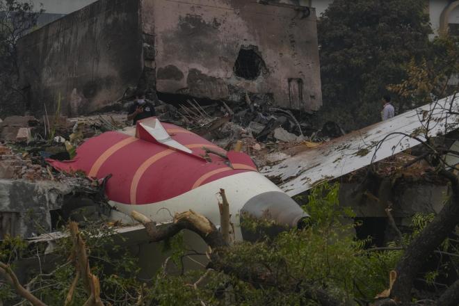 Το μαύρο κουτί του αεροσκάφους που συνετρίβη στην Ινδία έδειξε ότι δεν υπήρχε μηχανικό πρόβλημα - AP Images