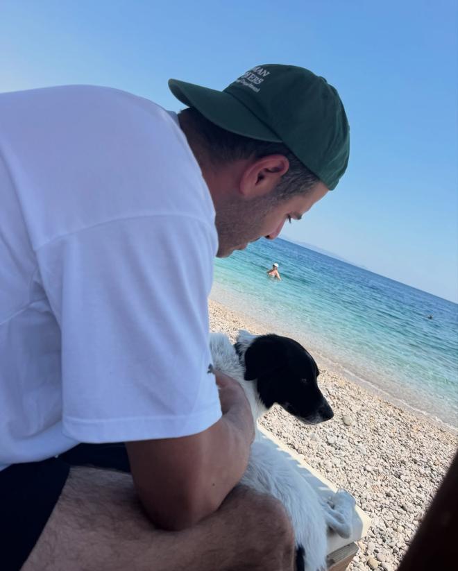 Ο σύζυγος της Δώρας Παντέλη στην παραλία/ instagram