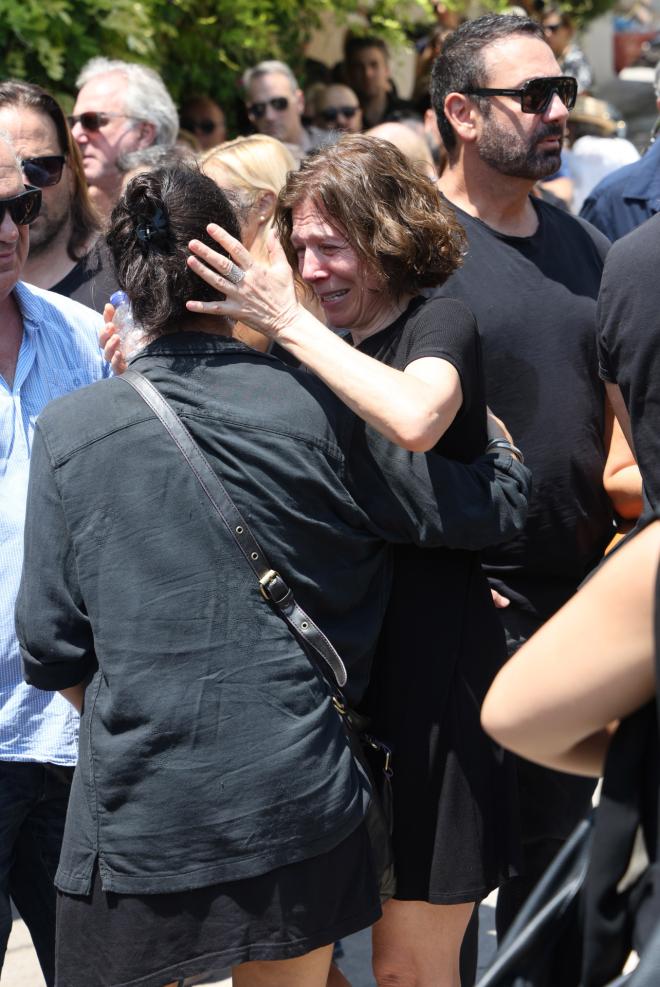 Συντετριμμένη η Ράνια Σχίζα στην κηδεία του Γεράσιμου Μιχελή / NDP ΑΝΔΡΕΑΣ ΝΙΚΟΛΑΡΕΑ