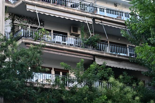 Ο Πέτρος Φιλιππίδης σώθηκε χάρη στην επέμβαση μιας γειτόνισσάς του που μόλις είδε τη φωτιά του χτύπησε το κουδούνι για να τον ειδοποιήσει - Intimenews