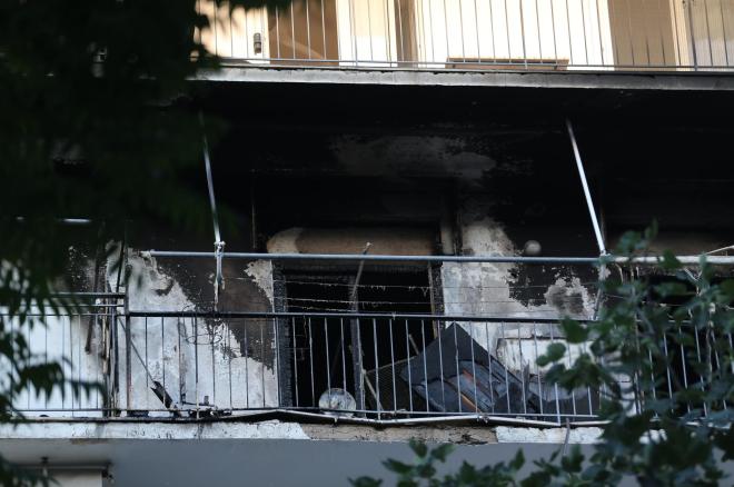 To διαμέρισμα του Πέτρου Φιλιππίδη που τυλίχθηκε στις φλόγες - Intimenews