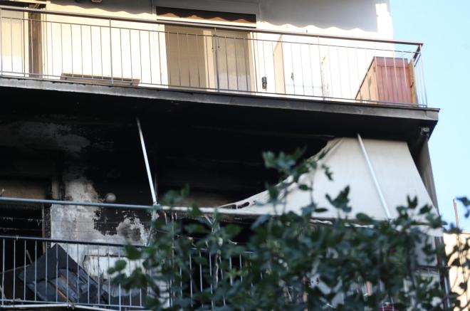 Από τη φωτιά στο διαμέρισμα του Πέτρου Φιλιππίδης καταστράφηκαν ολοσχερώς τα δύο υπνοδωμάτια - Intimenews