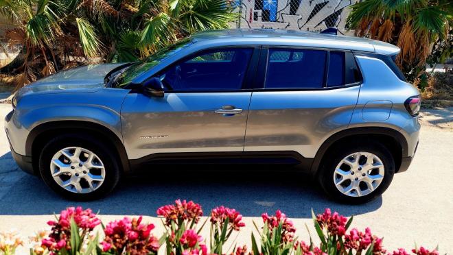 Τest drive: Οδηγούμε το νέο Jeep Avenger e- Hybrid