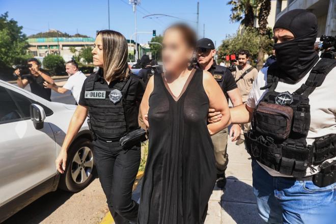 Η 43χρονη πρώην σύντροφος του καθηγητή που δολοφονήθηκε στην Αγία Παρασκευή αρνείται οποιαδήποτε εμπλοκη - Eurokinissi