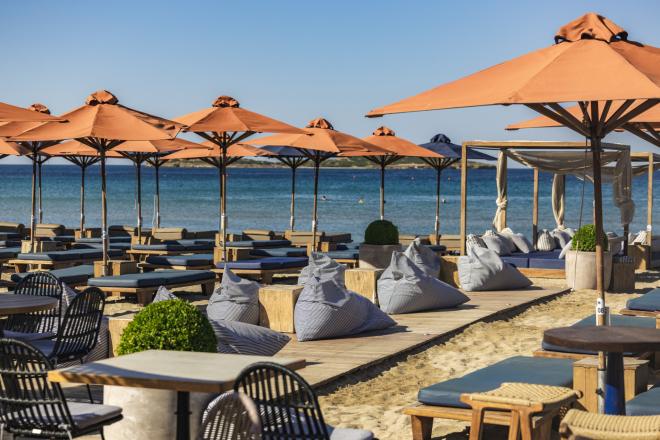 DOT Beach Vibes: Με εξωτική αύρα, boho chic ατμόσφαιρα και θέα το απέραντο γαλάζιο