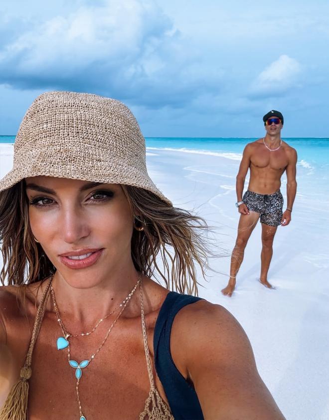 Οικονομάκου – Τσερέλα: Με boho beachwear στις Μαλδίβες!