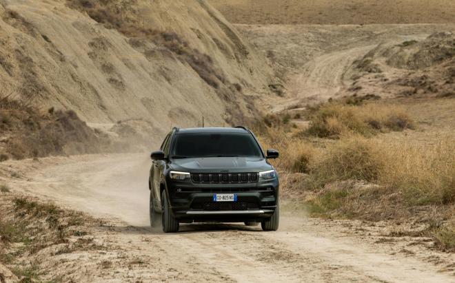 Jeep Compass και Renegade: Με όφελος έως 7.600 ευρώ
