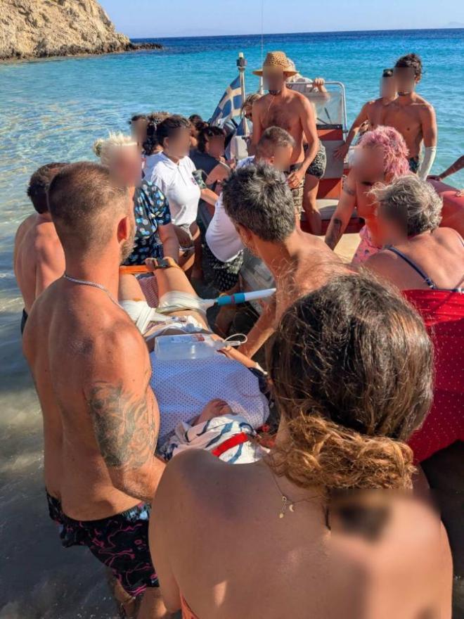 Η γυναίκα μεταφέρθηκε με ιδιωτικό σκάφος στο κέντρο του νησιού και από εκεί με ελικόπτερο στον Ερυθρό Σταυρό - avgi.gr