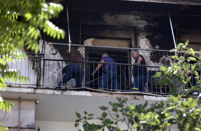 Ο Πέτρος Φιλιππίδης δεν έχει αποκλείσει το ενδεχόμενο του εμπρησμού για τη φωτιά στο διαμέρισμά του - Intimenews