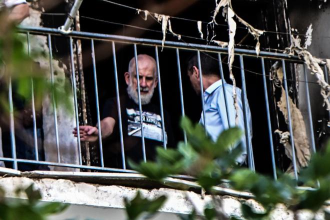 Ο Πέτρος Φιλιππίδης την ώρα που ξέσπασε η φωτιά βρισκόταν μέσα στο διαμέρισμα - Eurokinissi