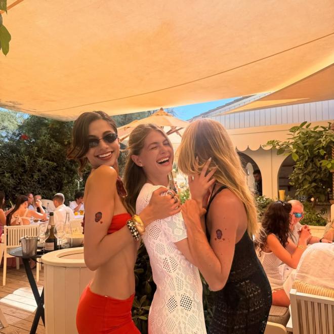 Αμαλία Κωστοπούλου: Το album από το bachelorette της στο Σαιν Τροπέ