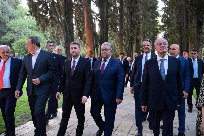 Οι πολιτικοί αρχηγοί στον κήπο του Προεδρικού Μεγάρου 