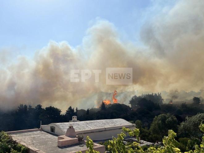 Φωτιά Κύθηρα: Μπαράζ μηνυμάτων του 112 για εκκενώσεις οικισμών