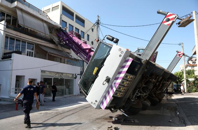 Ένοικος μιλά για όσα συνέβησαν με το γερανοφόρο
