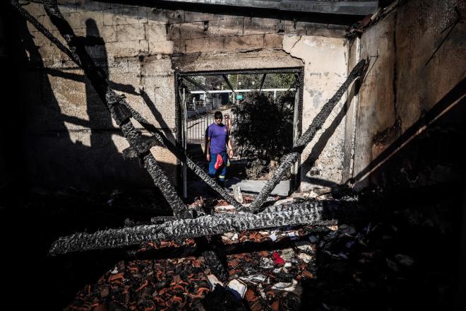 Κρυονέρι: Καμένα σπίτια και οχήματα - Αποκαρδιωτικές εικόνες μετά τη φωτιά