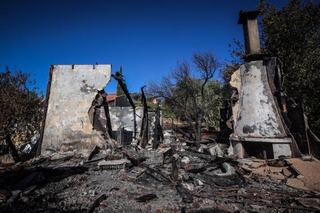 Κρυονέρι: Καμένα σπίτια και οχήματα - Αποκαρδιωτικές εικόνες μετά τη φωτιά