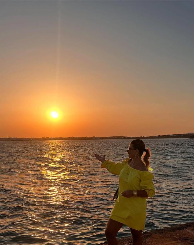Κουτσελίνη: Εντυπωσιάζει Με Καλοκαιρινό Look Στην Πάρο